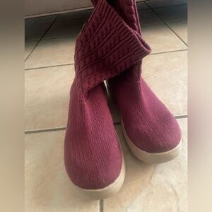 Sketchers Burgundy Knit Boots